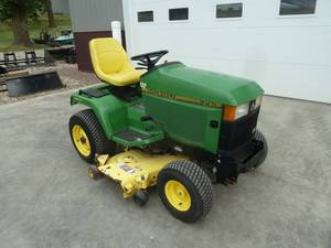 lot 4 image: John Deere 425 AWS Lawn Tractor