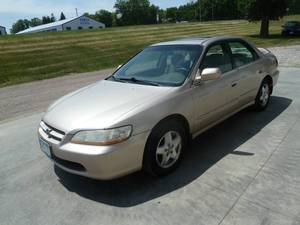 lot 3 image: 2000 Honda Accord