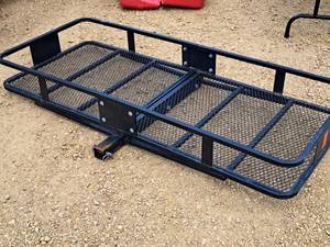 lot 4 image: Cargo Hitch