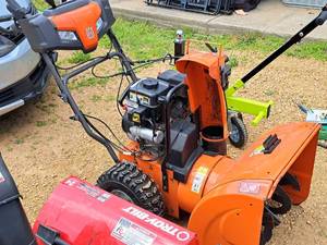 lot 6 image: Husqvarna 24 Gas Snowblower ST 224