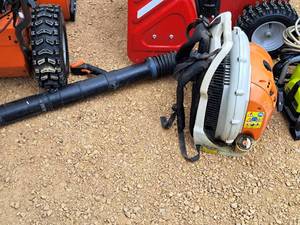 lot 10 image: Stihl Gas Backpack Blower BR 550
