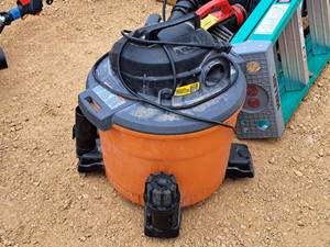 lot 15 image: Ridgid Shop Vacuum WD09701