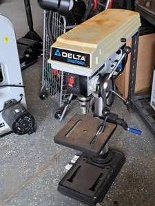 lot 33 image: Delta ShopMaster Drill Press DP200