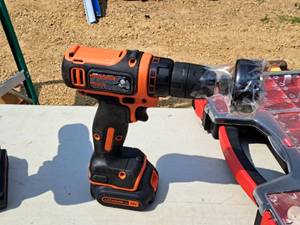 lot 49 image: Black & Decker 10mm 12V Drill with Battery