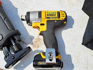 lot 62 image: DeWalt 12V Cordless Impact DCF815 with Battery