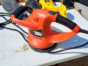 lot 66 image: Black & Decker 6 WaxerPolisher WP900