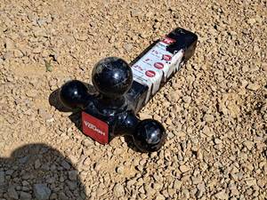 lot 83 image: Hyper Tough 3-Way Hitch