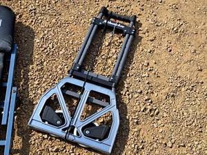 lot 95 image: Milwaukee Collapsible Caddy