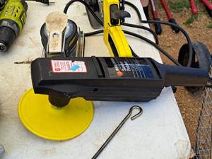 lot 97 image: Black & Decker 7 SanderPolisher