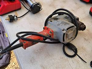 lot 121 image: Milwaukee Hole Hawg Heavy Duty 12 Drill 913B402440715