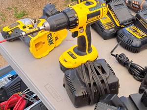 lot 124 image: DeWalt 12 18V Drill Driver DC720 with Battery, Charger