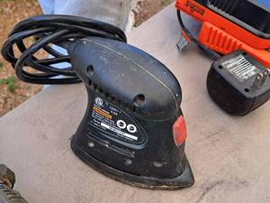 lot 136 image: Drill Master Palm Sander 98622