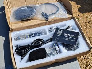 lot 230 image: Zingyou Microphone BM-800 with Suaoki Solar Charger