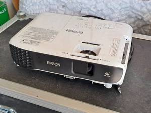 lot 225 image: Epson LCD Projector EX3260