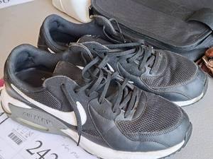 lot 242 image: Nike Air Size 13 Mens Athletic Shoes