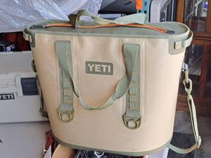 lot 277 image: Yeti Canvas Cooler
