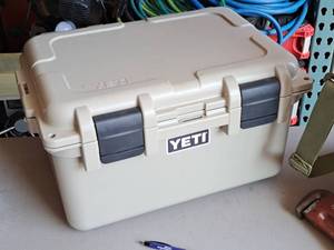 lot 278 image: Yeti Plastic Chest Cooler