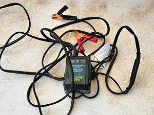 lot 171 image: Deltran Battery Tender Junior 12V750mA Automatic Battery ChargerTender