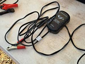 lot 172 image: Schumacher 12V Battery Charger