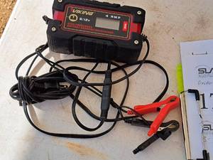 lot 173 image: Viking 612V 4A High Frequency Battery ChargerMaintainer