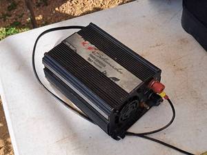 lot 174 image: Schumacher 1000W Power Converter