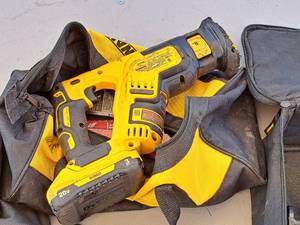 lot 178 image: DeWalt Variable Speed 20V Reciprocating Saw DCS367 with Battery, Tool Bag