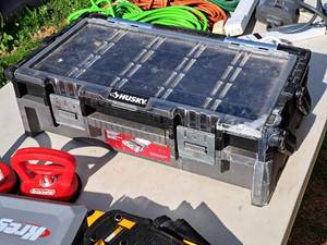 lot 184 image: Husky Professional 22 Cantilever Parts Organizer
