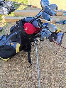 lot 196 image: DM Golf Bag with Golf Clubs