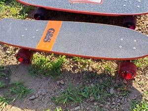 lot 204 image: G&S 28 Skateboard