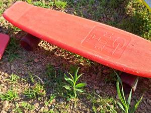 lot 206 image: Grentec GT Coyote II 24 Skateboard