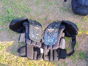 lot 212 image: Schutt Mid Flex 96000 Size X-Large Football Shoulder Pads