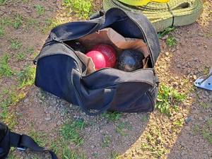 lot 211 image: Lot of  Bocce Balls with Sports Bag
