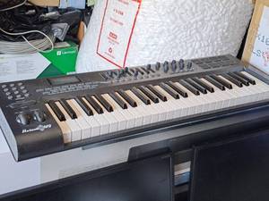 lot 313 image: M-Audio Axiom 49 Music Keyboard