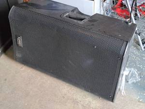 lot 319 image: QSC K Series Powered Speaker K12