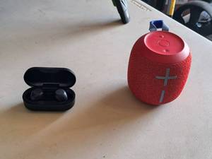 lot 334 image: Ultimate Ears Bluetooth Speaker and Earfun Earbuds with Case