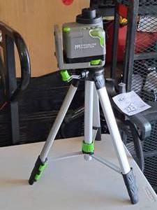 lot 339 image: Bosch Measure Master Laser Level MM-R with Tripod