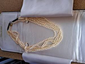 lot 341 image: Wedding Day Jewelers L Womens Pearl Necklace with Jewelry Pouch