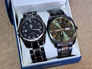 lot 343 image: Lot of (2) Mens Wrist Watches with Storage Box