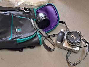 lot 357 image: Kodak EasyShare Z650 Camera with 45.5mm to 55mm Lens Adapter and Camera Bag