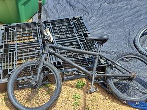 lot 375 image: 16 Boys Single-speed Trail Bicycle 12 Black Frame