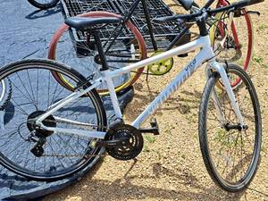 lot 376 image: Specialized Vita 24 Womens Trail Bicycle 16 White Frame