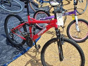 lot 381 image: Mongoose Stand Off 20 Mens Trail Bicycle 18 Red Frame