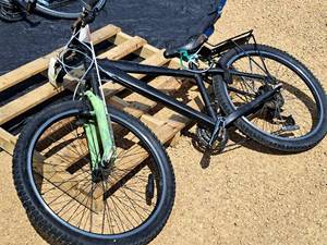 lot 384 image: 22 Womens Trail Bicycle 16 Black Frame