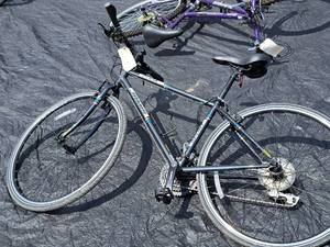 lot 385 image: Coda Jamis Sport 24 Mens Street Bicycle 17 Black Frame