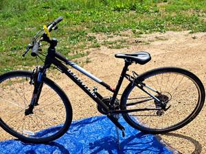 lot 388 image: Specialized Ariel 24 Womens Trail Bicycle 18 Brown Frame