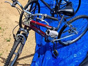 lot 391 image: Roadmaster Mtn. Sport 22 Womens Trail Bicycle 19 Red Frame