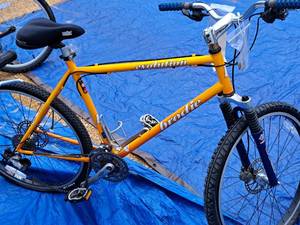 lot 397 image: Evolution Brodie 22 Mens Trail Bicycle 21 Yellow Frame