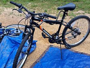 lot 398 image: Roadmaster Granite Peak 20 Mens Trail Bicycle 16 Black Frame