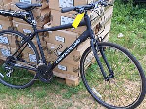 lot 400 image: Cannondale 24 Mens Street Bicycle 22 Dark Grey Frame