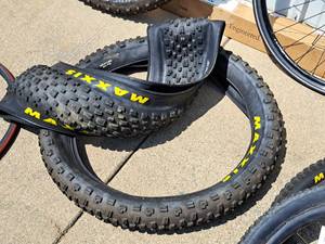 lot 417 image: Lot of (2) Maxxis Minion FBR Fat Tire Bike Tires 26x4.80